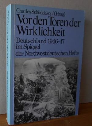 Seller image for Vor den Toren der Wirklichkeit: Deutschland 1946-47 im Spiegel der Nordwestdeutschen Hefte. [Ausgewhlt und eingeleitet von Charles Schddekopf]. for sale by Versandantiquariat Gebraucht und Selten