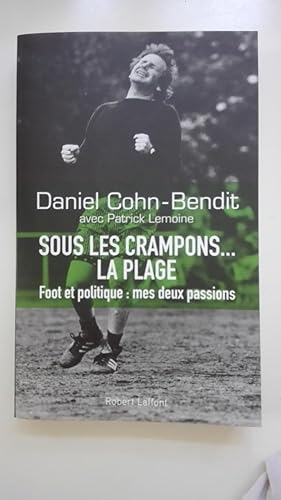 Seller image for Sous les crampons. la plage. Foot et politique : mes deux passions for sale by Librairie Sabine Leschevin