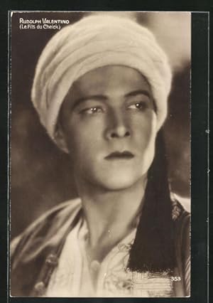 Ansichtskarte Schauspieler Rudolph Valentino in einem Filmkostüm