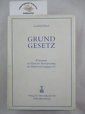 Image du vendeur pour Grundgesetz fr die Bundesrepublik Deutschland : Kommentar an Hand der Rechtsprechung des Bundesverfassungsgerichts. Unter Mitwirkung von K. Helberg. mis en vente par Chiemgauer Internet Antiquariat GbR