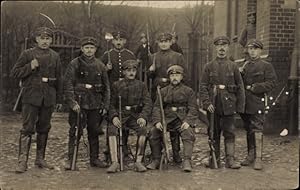 Foto Ansichtskarte / Postkarte Soldaten in Uniformen, Fotograf Kurella Insterburg, I. WK