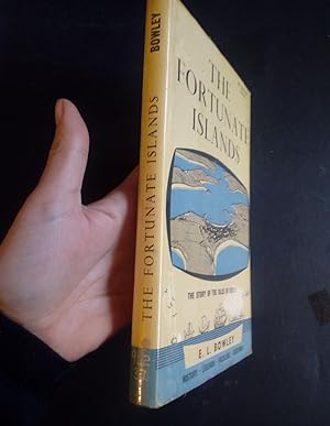 Imagen del vendedor de The Fortunate Islands - The story of the Isles of Scilly. a la venta por Eurobooks Ltd