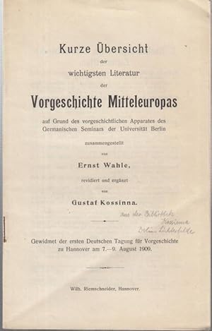 Imagen del vendedor de Kurze bersicht der wichtigsten Literatur der Vorgeschichte Mitteleuropas auf Grund des vorgeschichtlichen Apparates des Germanischen Seminars der Universitt Berlin. Gewidmet der ersten Deutschen Tagung fr Vorgeschichte zu Hannover am 7. - 9. August 1909. a la venta por Antiquariat Carl Wegner