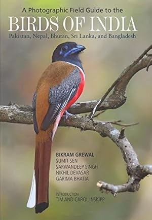 Bild des Verkufers fr A Photographic Field Guide to the Birds of India, Pakistan, Nepal, Bhutan, Sri Lanka, and Bangladesh zum Verkauf von PEMBERLEY NATURAL HISTORY BOOKS BA, ABA