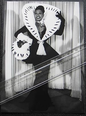 Image du vendeur pour Josephine Baker Huge fur collar. 1980's reprint mis en vente par Booksold U.K.