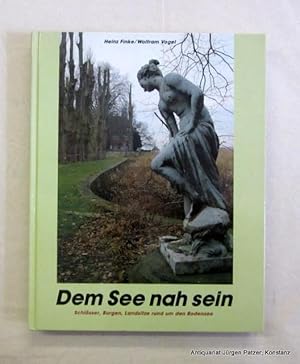 Bild des Verkufers fr Dem See nah sein. Schlsser, Burgen, Landsitze rund um den Bodensee. Konstanz, Rosgarten Verlag, 1991. 4to. Durchgehend mit farbigen fotografischen Abbildungen von Heinz Finke. 256 S. Farbiger Or.-Pp. (ISBN 3876851297). zum Verkauf von Jrgen Patzer