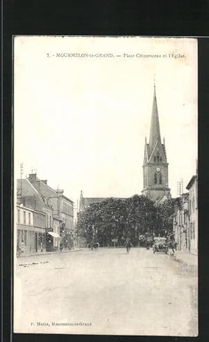 Carte postale Mourmelon-le-Grand, Place Clemenceau et l'Eglise