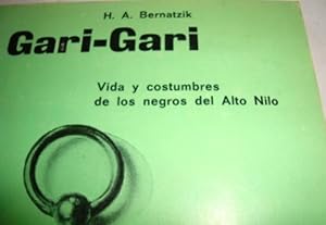 Seller image for GARI-GARI. VIDA Y COSTUMBRES DE LOS NEGROS DEL ALTO NILO.HUGO ADOLF BERNATZIK.AFRICA REF 5 for sale by Lauso Books