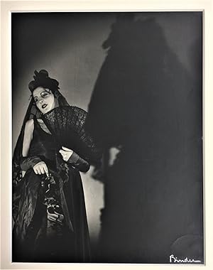 Model in Flamenco-Kleidung. 1936. Orig.-Fotografie. Silbergelatine.