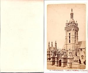 France, Bretagne, Finistère, Saint Thégonnec, Arc de triomphe et église