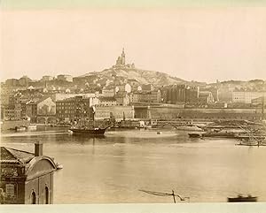 France, Marseille, vue sur le port et la basilique Notre-Dame-de-la-Garde