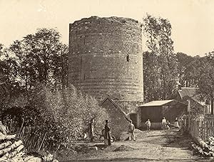 France, Villeneuve-sur-Yonne, vue sur une tour du château