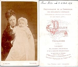 Bild des Verkufers fr CDV Delon, Toulouse, Femme  la belle coiffure portant un bb nomm Henri Hlot, 1878 zum Verkauf von photovintagefrance