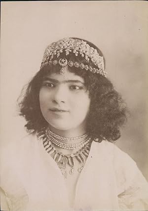Maghreb, Portrait Jeune femme mauresque décorée, ca.1880, Vintage albumen print