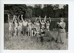 Imagen del vendedor de Henry Lepage tourne "le collge en folie" dans la valle de Chevreuse, septembre 1953 a la venta por photovintagefrance