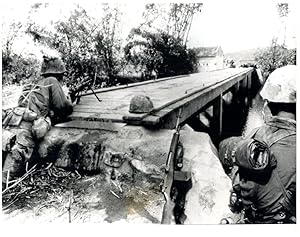 VIETNAM US MARINES Position sur un pont