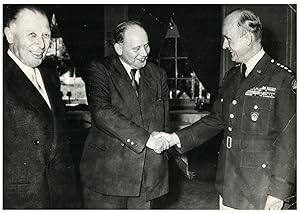 Le Général Heusinger, Theodor Blank et le général Grueuther à Bonn