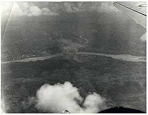 INDOCHINE Guerre d'Indochine Raid aérien