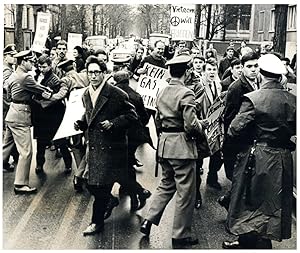 Manifestation à Francfort contre la guerre au Vietnam, mars 1965
