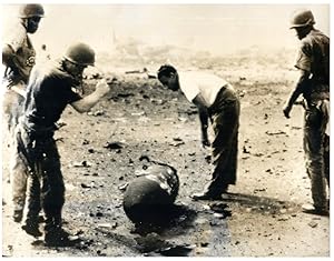 Vietnam, Bien Hoa, 27 soldats tués par une bombe, mai 1965