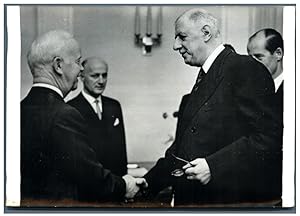 Le Président Luebke et le général De Gaulle à Lubeck