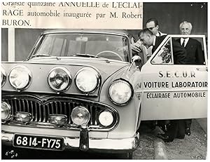 Paris, Robert Buron inaugure la Grande quinzaine annuelle de l'éclairage