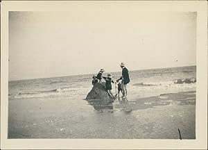 France, La Baule, Enfants sur la plage, 1909, Vintage silver print