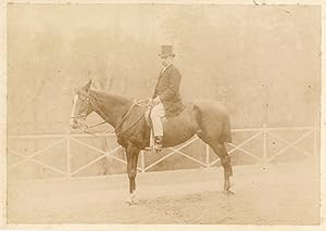 Monsieur à cheval, vers 1890