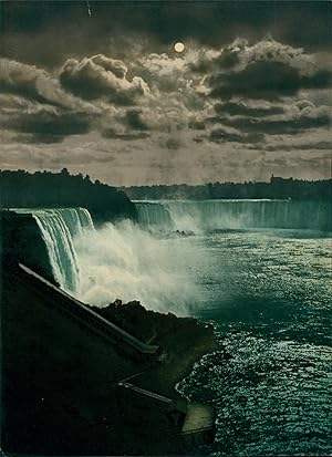 New York. Niagara Falls, night effect