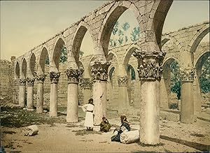 Balbek. Colonnade dans l?ancienne mosquée.