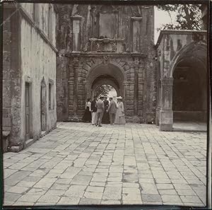 Italie, Venise, Visiteurs devant un portail, ca.1905, Vintage citrate print