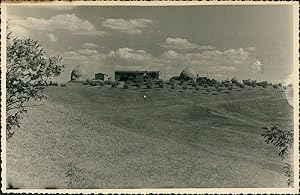 Italie, environs de Sienne, Ferme et ses champs, ca.1952, Vintage silver print