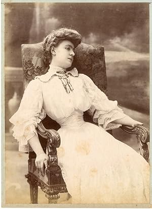 Mode, Femme en robe de dentelle, ca.1890, Vintage albumen print