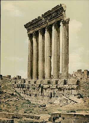 Balbek. Temple du Soleil, les six colonnes.