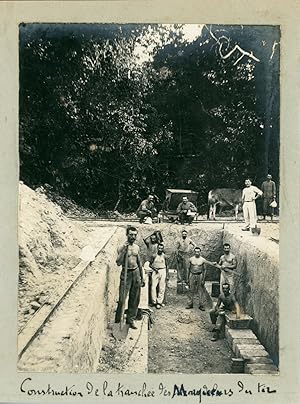 Indochine, Annam, Construction d'une tranchée, ca.1899, Vintage silver print