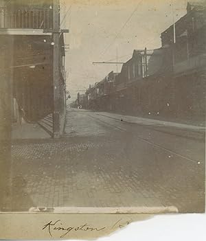 Jamaïque, Kingston, Une rue et ses maisons, ca.1899, Vintage citrate print