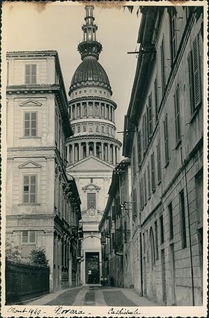 Seller image for Italie, Novara, Rue troite et la Basilique San Gaudenzio, Aot 1949, Vintage silver print for sale by photovintagefrance