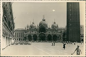 Italie, Venise, Place Saint-Marc et vue de la basilique, ca.1952, Vintage silver print