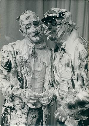 Le Clown Achille Zavatta et Pierre Doris avec tarte à la crème, 1962, Vintage silver print