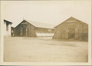 France, Cour de Chabrol, Barraques des militaires, 1915, Vintage silver print