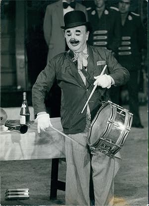 Le clown Charlie Cairoli au Cirque d'Hiver, 1977, Vintage silver print