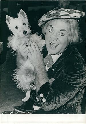 Le Clown Russe Oleg Popov et un chien, 1971, Vintage silver print