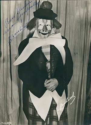 Clown, portrait dédicacé, ca.1941, Vintage silver print