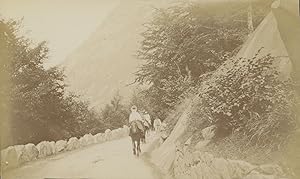 France, Femmes à cheval sur un chemin de montagne, 1909, Vintage citrate print