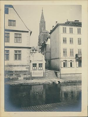 France, Strasbourg, maisons et la cathédrale, 1910, Vintage silver print