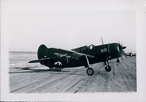 Aviation, Avion militaire allié avant le décollage, ca.1939, Vintage silver print