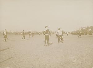 Match de football, joueurs sur le terrain, ca.1900, Vintage citrate print