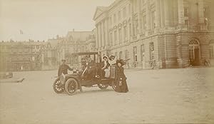 France, Voiture garée dans la cour du Château de Versailles, 1909, Vintage citrate print