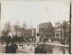 France, Paris, Exposition Coloniale Internationale, Bassin d'eau devant les pavillons, vintage ci...