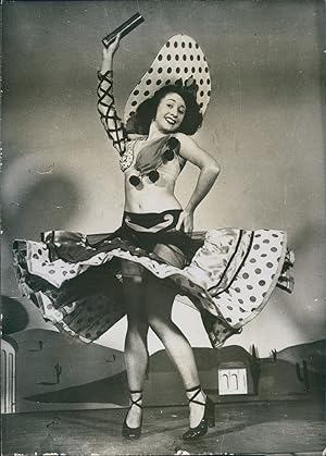Seller image for Actrice de revue Rene Baxter au Windmill Theatre  Londres, 1949, vintage silver print for sale by photovintagefrance